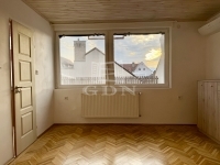 Vác Lakás (téglaépítésű)