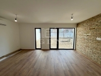 Vác Lakás (téglaépítésű)