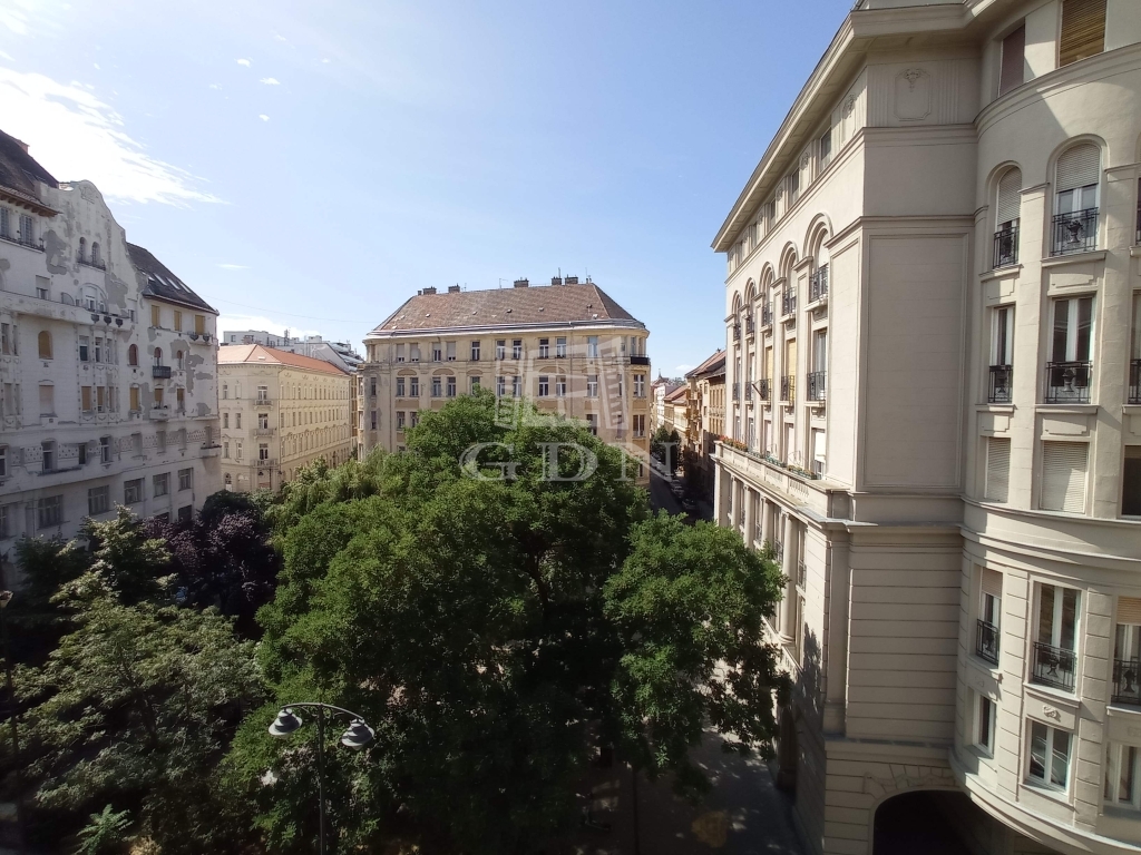 Продается Budapest VIII. kerület Квартира (кирпичная)